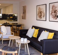 2 Bdrm Apt in Annandale with Courtyard  Parking - Holiday Byron Bay