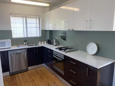 2 Bed Bar Beach Apartment - Stroll To Beach & Cafes, Supermarket Apartment 6 - Holiday Byron Bay 0