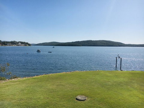2 The Shores Soldiers Point - Waterfront - Uninterrupted Water Views INCLUDING ALL LINEN & TOWELS, Free Wi-Fi - Holiday Byron Bay 1