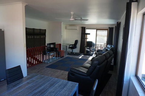 2-29 Rumbalara Avenue - Rainbow Beach, Bring Your Dog Or Your Cat Or Bring Both, Free Wi-Fi - Holiday Byron Bay 0