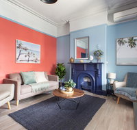 2-Bed Apartment Metres From Coogee Beach and Dining - Holiday Byron Bay