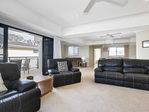 2/137 Soldiers Point Road - Luxury Unit On The Waterfront With Aircon And Free Unlimited Wi Fi - Holiday Byron Bay 3