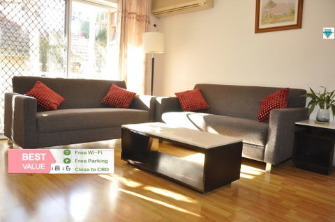 230M Hurstville Station Apartment - Holiday Byron Bay 0