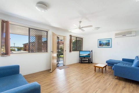 26 Wallis View - Opposite The Lake - 3 Bedroom Apartment - Sleeps 8 - Holiday Byron Bay 1