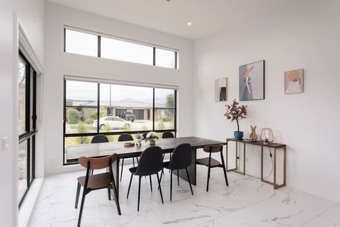Bright And Chic House At Throsby With 4 Bedrooms - Holiday Byron Bay 0