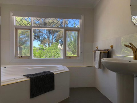 Clare To Spalding Character Escape - Holiday Byron Bay 1