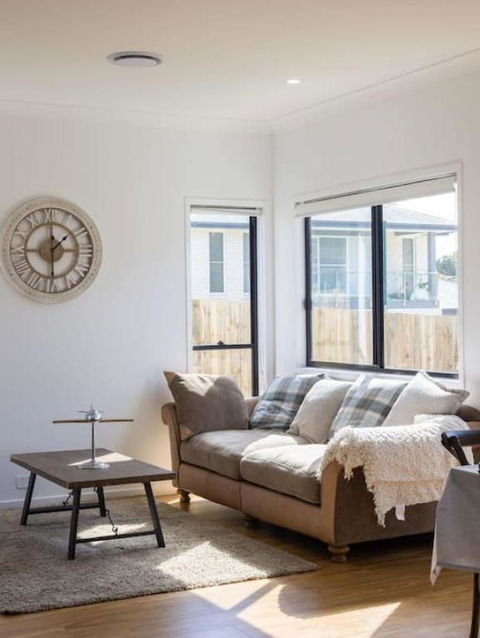 Cute 4BR Family Home In Calamvale - Holiday Byron Bay 2