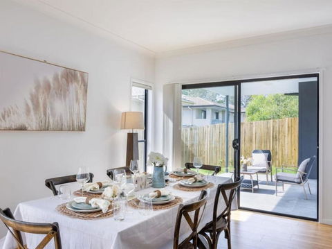 Cute 4BR Family Home In Calamvale - Holiday Byron Bay 3