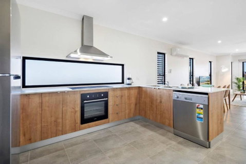 DAYDREAMING Airlie Beach, Water Views & Only 200m To Boardwalk. - Holiday Byron Bay 4