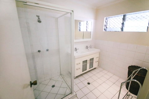 3 Bedroom Apartment // Spence St - Holiday Byron Bay 2