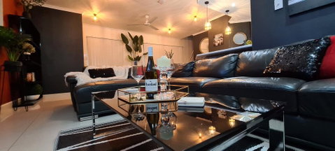3 BEDROOM CITY ESCAPE - CHAMPAGNE STAYS Darwin - Holiday Byron Bay 0
