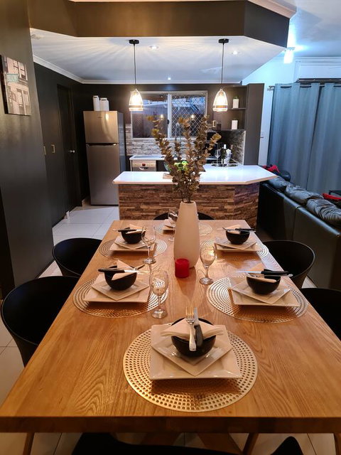 3 BEDROOM CITY ESCAPE - CHAMPAGNE STAYS Darwin - Holiday Byron Bay 2