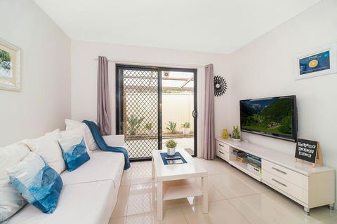 3 Bedroom Cozy And Quiet Holiday Home - Holiday Byron Bay 1
