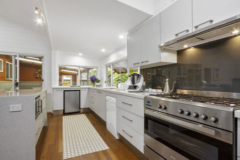 3 Macleay St, Narrawallee - Holiday Byron Bay 1