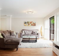 3-Bed Home with BBQ Patio near Parks and Playgrounds - Holiday Byron Bay