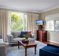 3-Bed House near Bondi Beach with Balcony Parking - Holiday Byron Bay