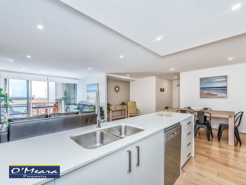 303 'The Shoal', 4-8 Bullecourt Street - Air Conditioning, WIFI, Netflix, Views, Linen & Lift - Holiday Byron Bay 1
