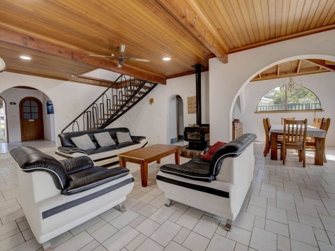 31 Rest Point Absolute Waterfront With Jetty - Holiday Byron Bay 2
