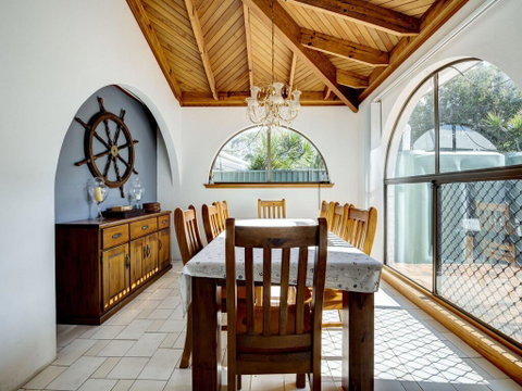 31 Rest Point Absolute Waterfront With Jetty - Holiday Byron Bay 1