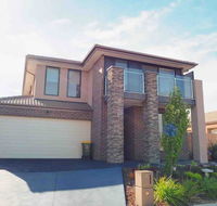 4 Bed 2 And A Half Bath Luxury Villa in Point Cook - Holiday Byron Bay