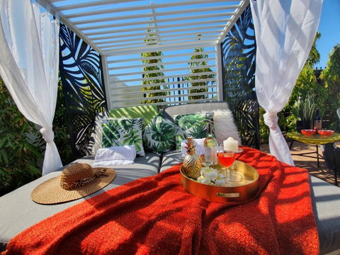 4 BEDROOM GARDENS ESCAPE - CHAMPAGNE STAYS Darwin - Holiday Byron Bay 1