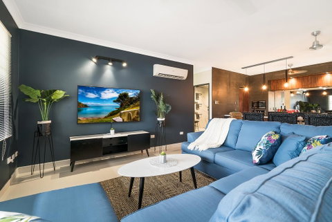 4 BEDROOM GARDENS ESCAPE - CHAMPAGNE STAYS Darwin - Holiday Byron Bay 0