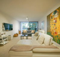 5 Star in Prime Double Bay Location with Balcony - Holiday Byron Bay