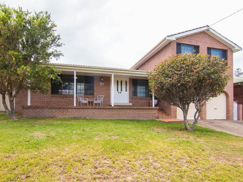 50 Lakeview - Holiday Byron Bay 1