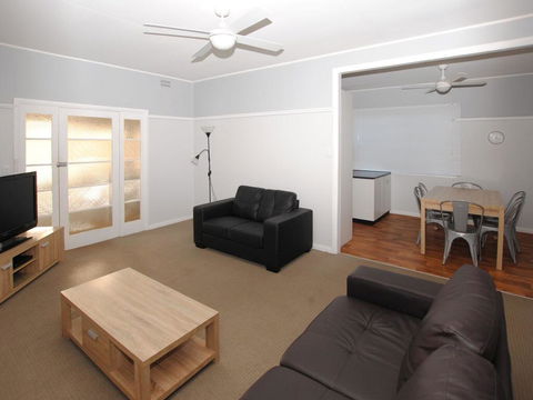 59 Wharf Street Opposite Bowling Club - Holiday Byron Bay 3