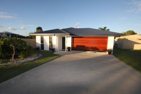 62 Tingira Close - Modern Lowset Home With Swimming Pool, Outdoor Area, Ample Parking. Pet Friendly - Holiday Byron Bay 1