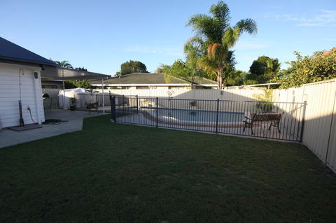62 Tingira Close - Modern Lowset Home With Swimming Pool, Outdoor Area, Ample Parking. Pet Friendly - Holiday Byron Bay 2