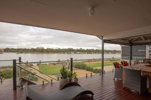 64 Marina Way, Mannum - Holiday Byron Bay 3