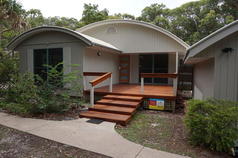 7 Belle Court - Rainbow Shores, Huge Beach House, Ducted Air Con, Pets Welcome - Holiday Byron Bay 0