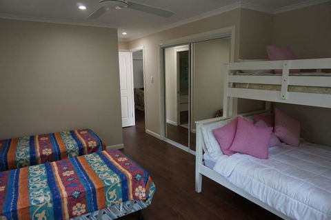 7 Belle Court - Rainbow Shores, Huge Beach House, Ducted Air Con, Pets Welcome - Holiday Byron Bay 1