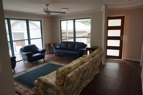 7 Belle Court - Rainbow Shores, Huge Beach House, Ducted Air Con, Pets Welcome - Holiday Byron Bay 2