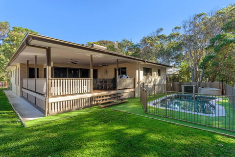 7 Ibis Court - Spacious Family Home With Large Outdoor Area, Swimming Pool & Ample Parking - Holiday Byron Bay 0
