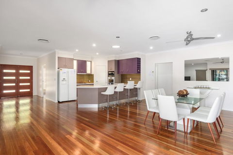 7 Ibis Court - Spacious Family Home With Large Outdoor Area, Swimming Pool & Ample Parking - Holiday Byron Bay 3