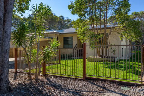 7 Ibis Court - Spacious Family Home With Large Outdoor Area, Swimming Pool & Ample Parking - Holiday Byron Bay 1