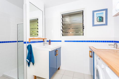 7 Naiad Court - Rainbow Shores, Perfect Beach House, Swimming Pool And Walk To Beach, Aircon, Wi-Fi - Holiday Byron Bay 3