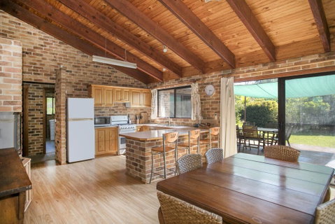 75 River Rd - Tabourie Hideaway - Holiday Byron Bay 0