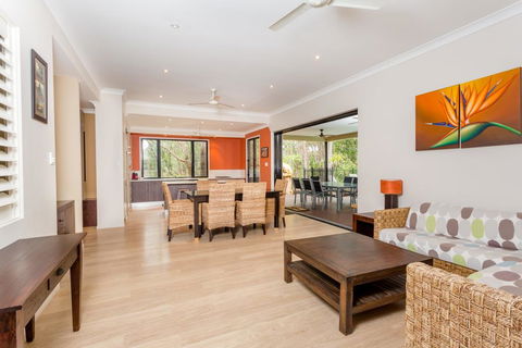 8 Ibis Court - Rainbow Shores, Swimming Pool, Walk To Beach, Executive Beach House - Holiday Byron Bay 1