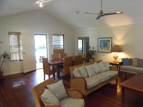 8 Orania Court - Rainbow Shores, Privacy, Peace And Quiet - Holiday Byron Bay 1