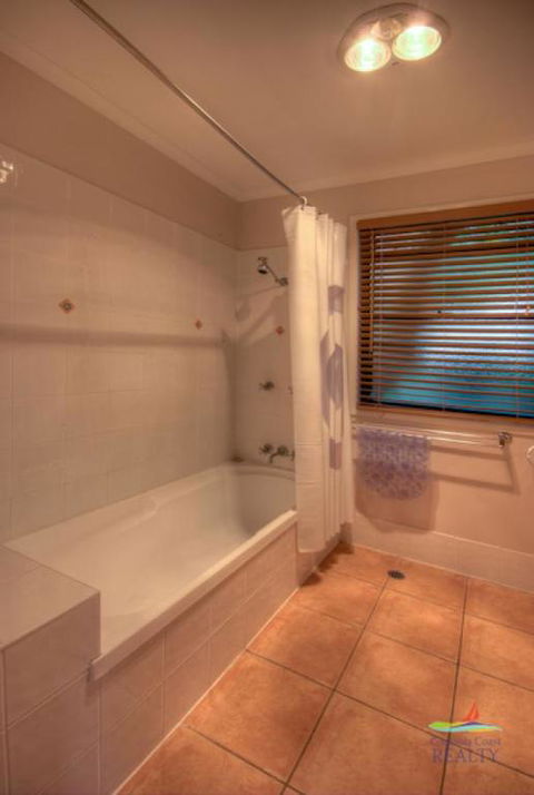 8 Orania Court - Rainbow Shores, Privacy, Peace And Quiet - Holiday Byron Bay 3