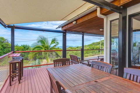 90 Cooloola Drive - Rainbow Beach, Luxury Beach House, Ocean Views - Holiday Byron Bay 2