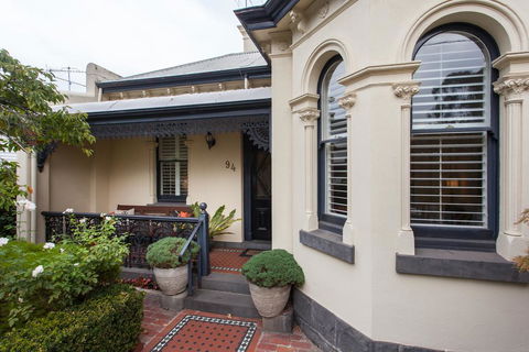94 Highett - Inner City Period Home - Holiday Byron Bay 0