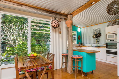 A SWEET ESCAPE - Beachcombers Cottage Beachfront - Holiday Byron Bay 2