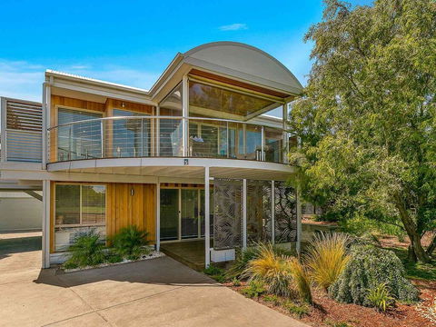 A Wave From It All - Holiday Byron Bay 0