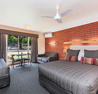 AAt 28 Goldsmith Motel