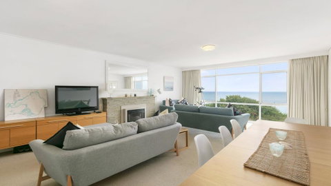 ABSOLUTE BEACHFRONT - FRANKSTON - Holiday Byron Bay 0