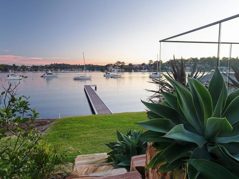 Absolute Waterfront Lakehouse Fishing Point Waterfront Pool Jetty - Holiday Byron Bay 2